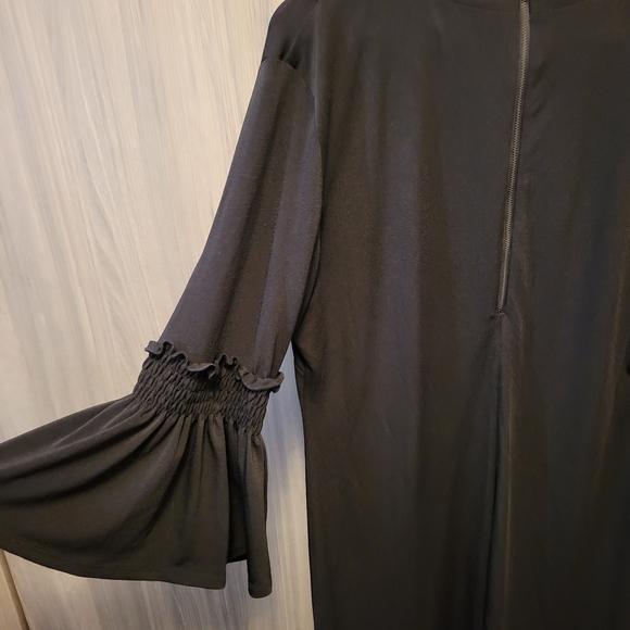 Witchy Black Dress With Bell Sleeves And Choker - Picture 12 of 12